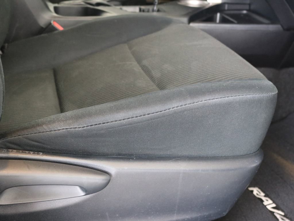 Used 2015 Toyota RAV4 LE AWD/4WD image 33