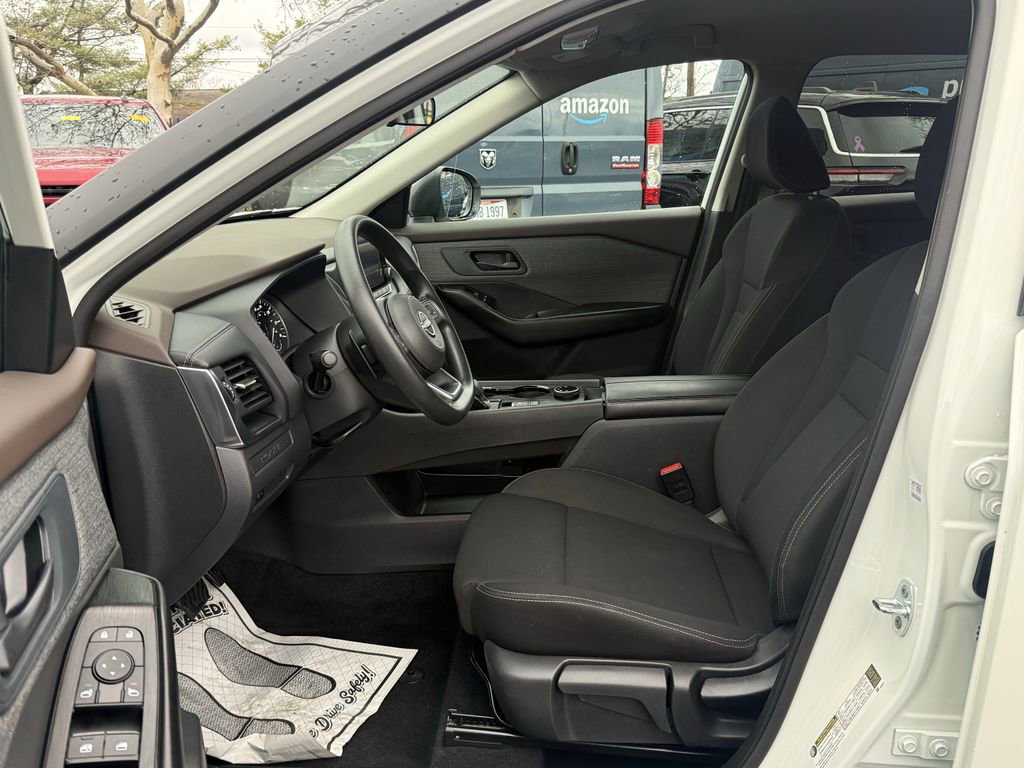 Used 2023 Nissan Rogue S image 11