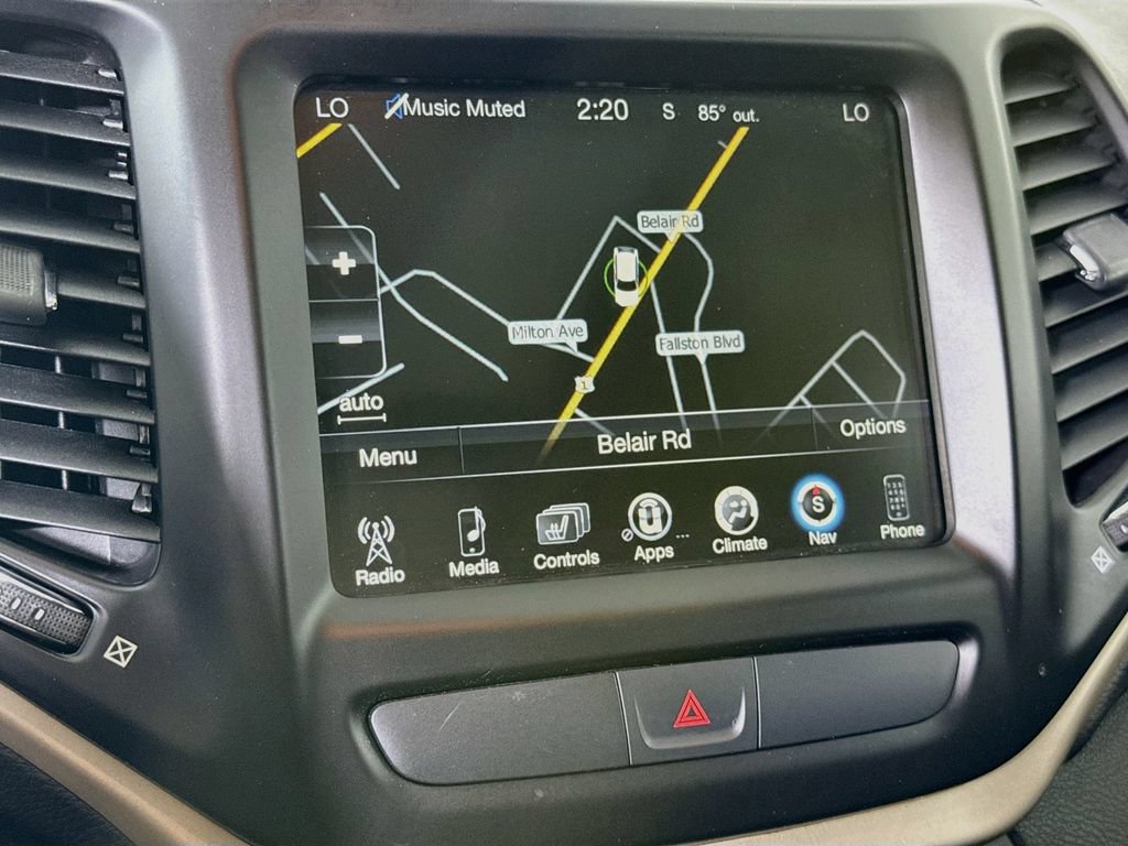 Used 2017 Jeep Cherokee Limited AWD/4WD image 6