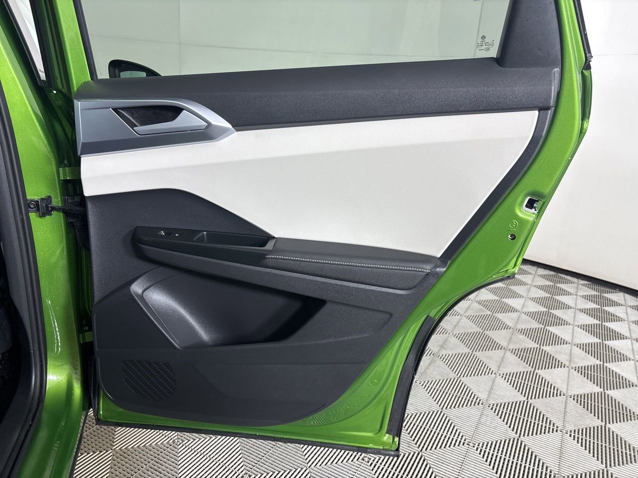 Used 2025 Volkswagen Taos SE w/ Black Wheel Package image 22