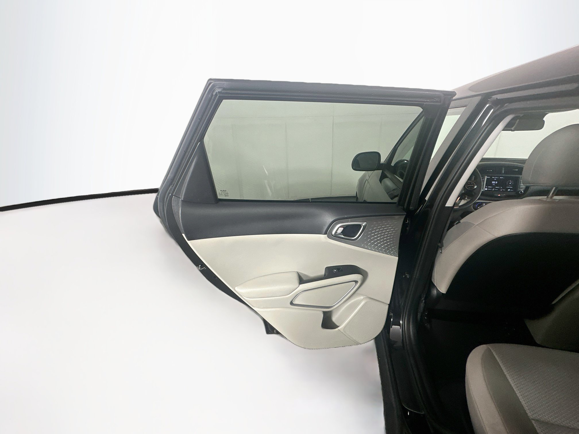 Used 2025 Kia Soul LX w/ LX Technology Package FWD image 25