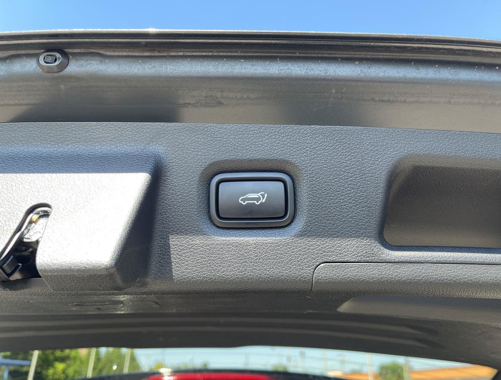 Used 2020 Hyundai Santa Fe Limited AWD/4WD image 19
