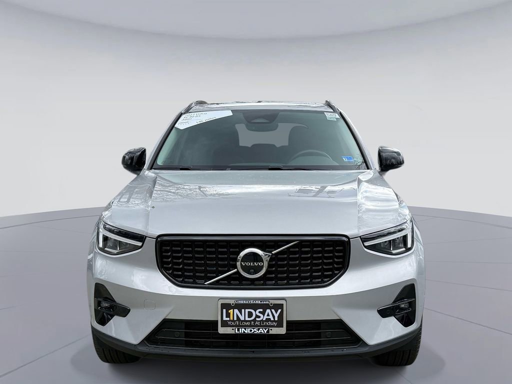 Used 2023 Volvo XC40 B5 Plus w/ Driver Assist Package AWD/4WD image 8