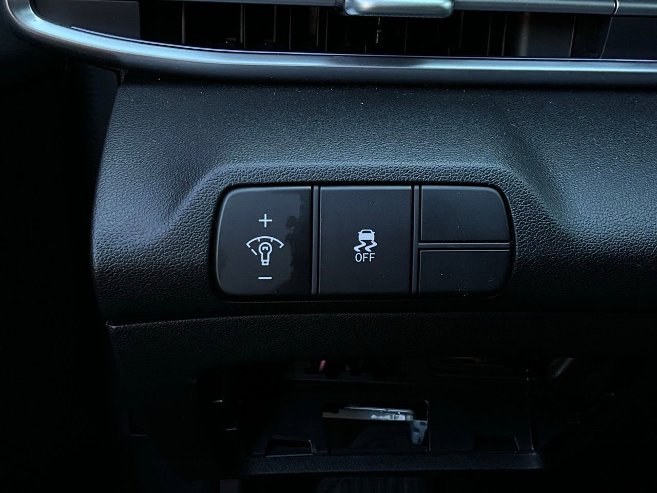 Used 2025 Hyundai Elantra Limited image 23