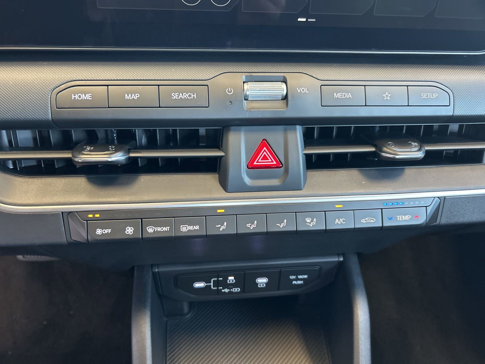 New 2025 Kia K4 LXS image 24