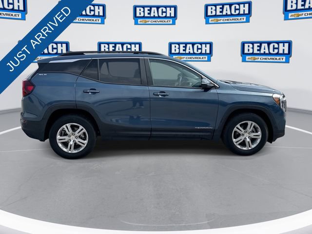 Used 2024 GMC Terrain SLE w/ Driver Convenience Package image 9
