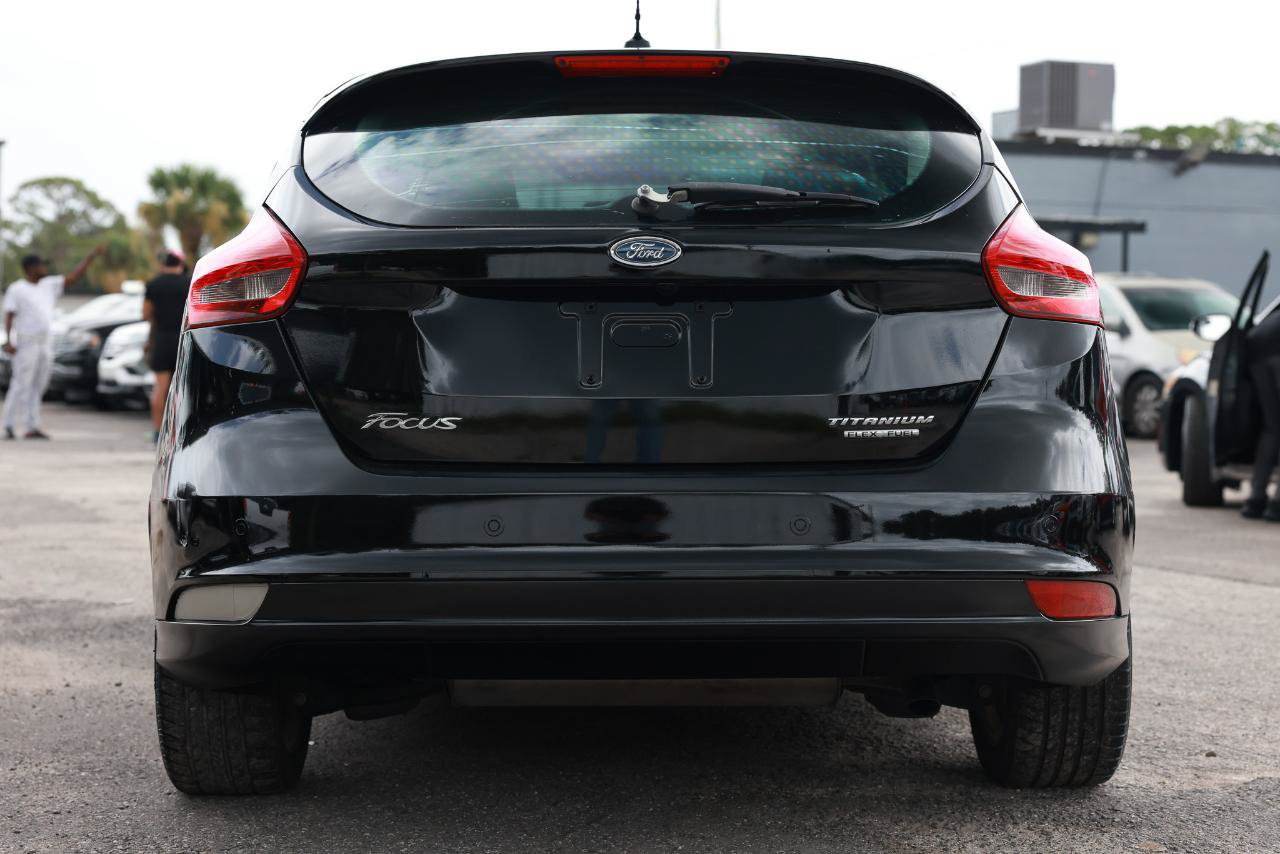 Used 2016 Ford Focus Titanium FWD image 7