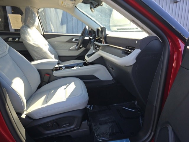 New 2025 Ford Explorer Platinum image 32