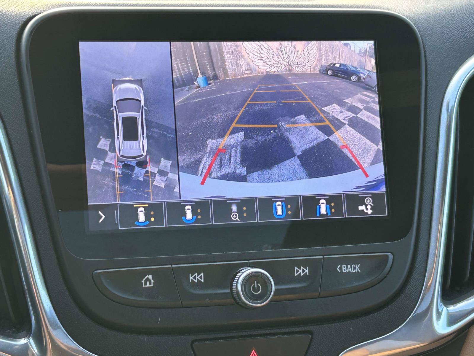 Used 2020 Chevrolet Equinox Premier FWD image 22