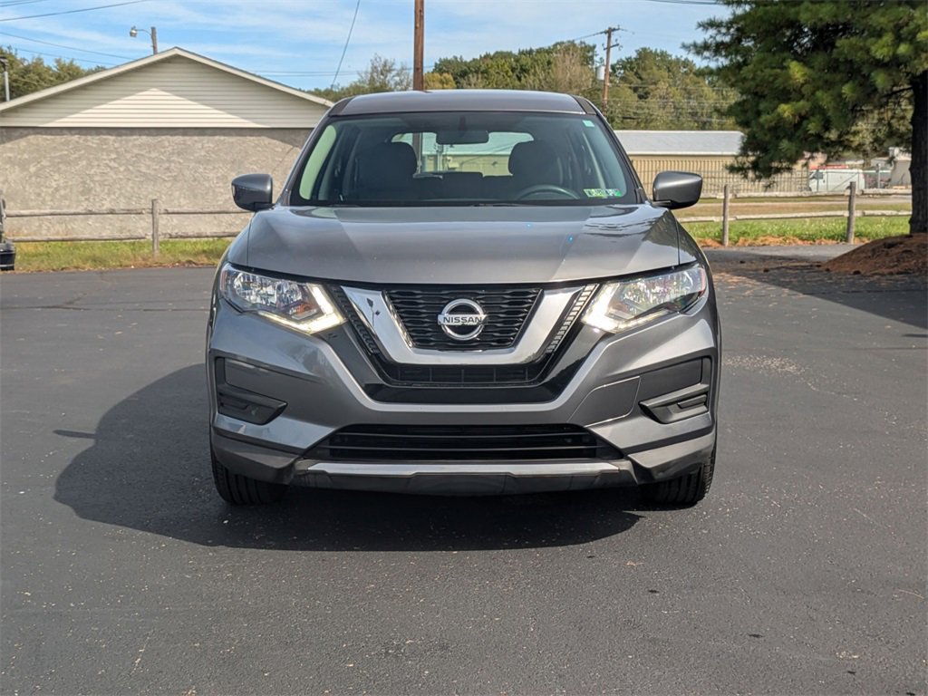 Used 2017 Nissan Rogue S image 2