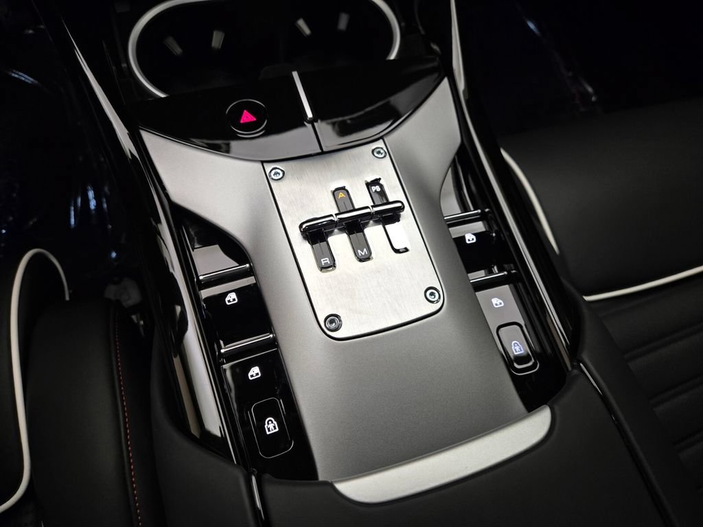 Used 2025 Ferrari Purosangue AWD/4WD image 39