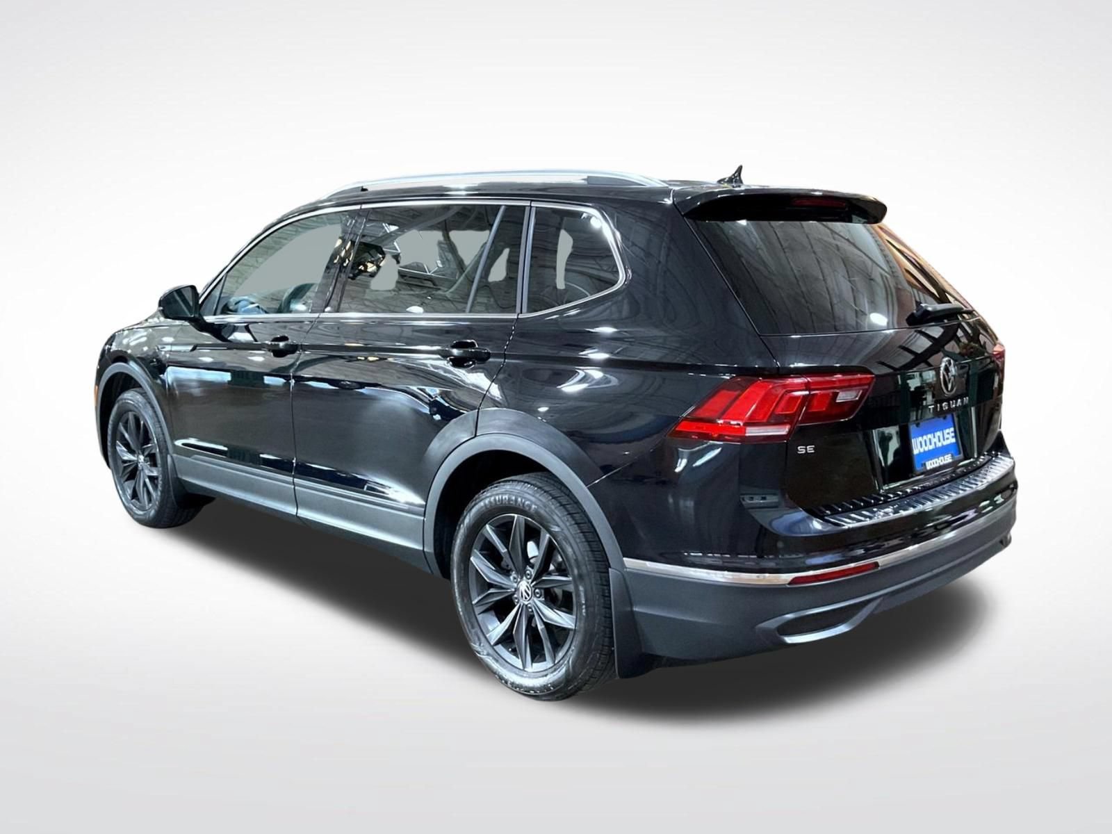 Used 2024 Volkswagen Tiguan SE AWD/4WD image 8