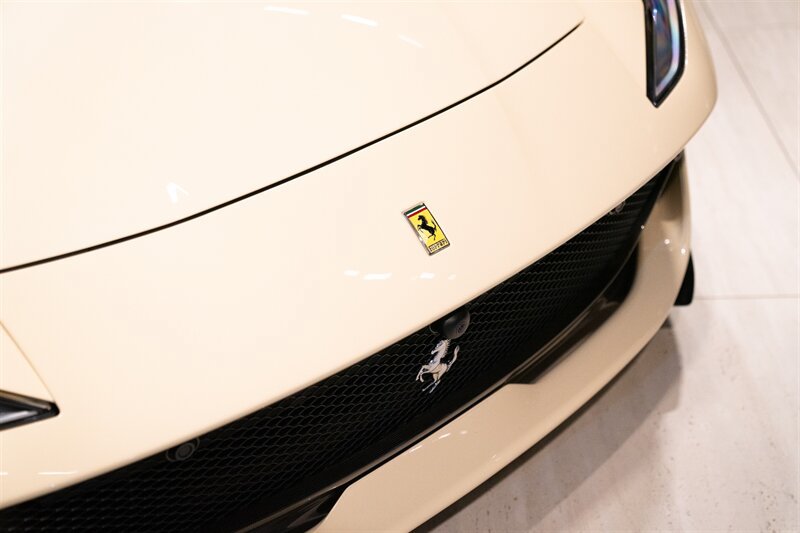 Used 2019 Ferrari 812 Superfast RWD image 6