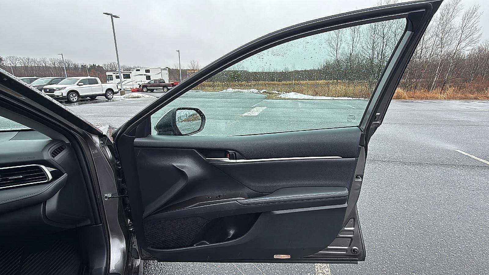 Used 2022 Toyota Camry XLE AWD/4WD image 17