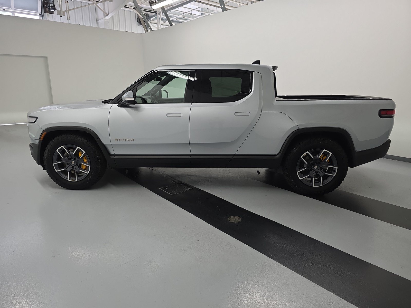 Used 2022 Rivian R1T Adventure AWD/4WD image 2