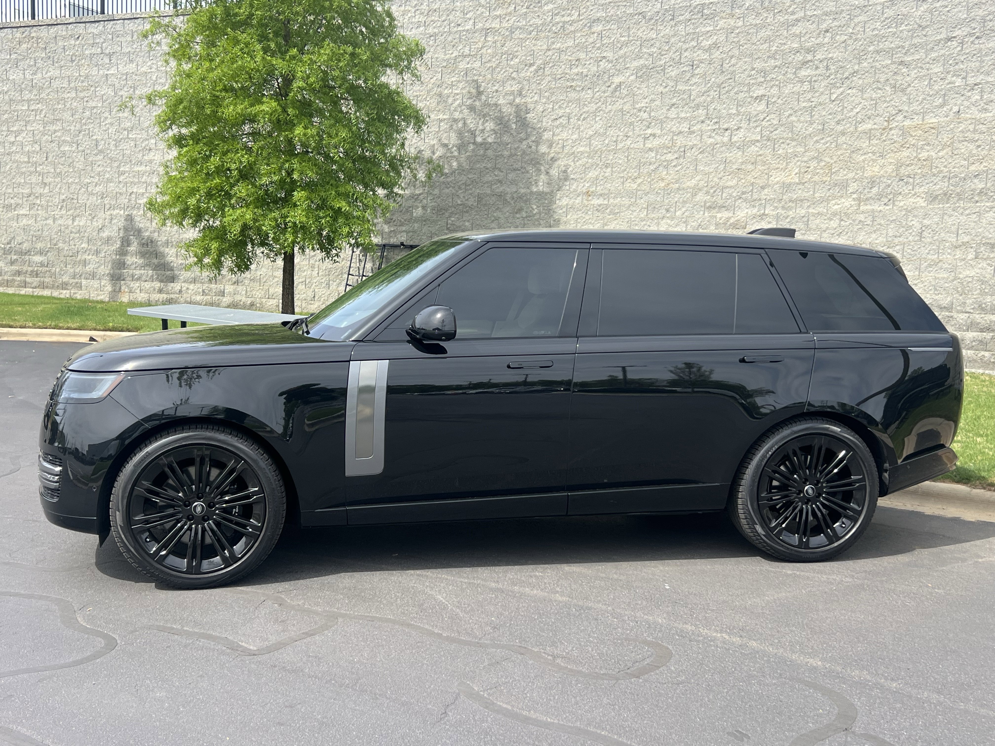 Certified 2024 Land Rover Range Rover Long Wheelbase SE image 4