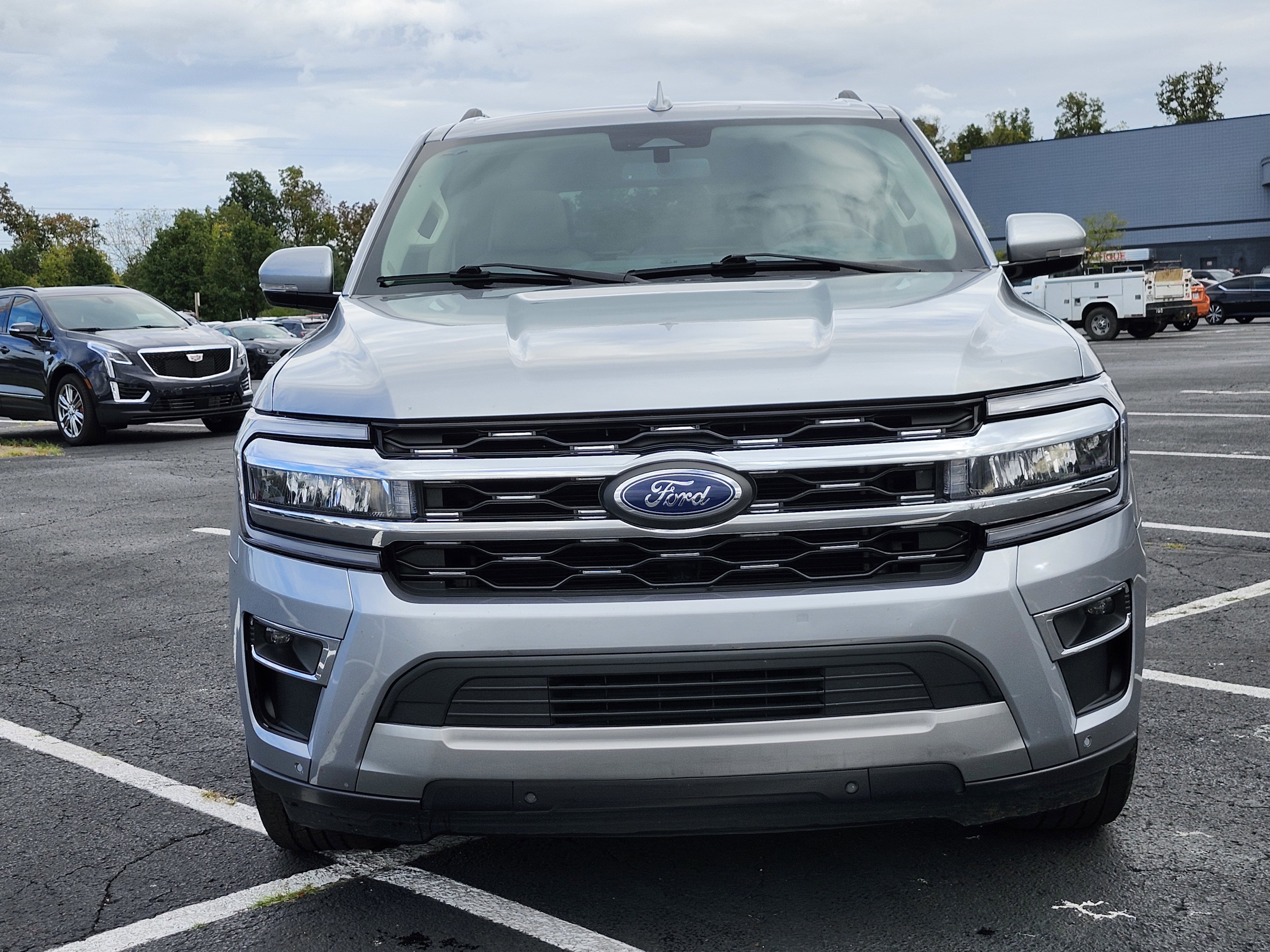 Used 2024 Ford Expedition Limited image 3