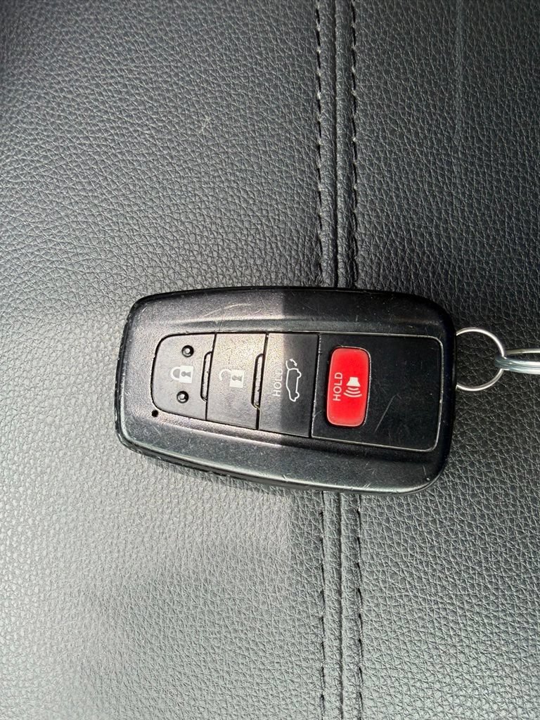 Used 2021 Toyota RAV4 XLE Premium AWD/4WD image 25