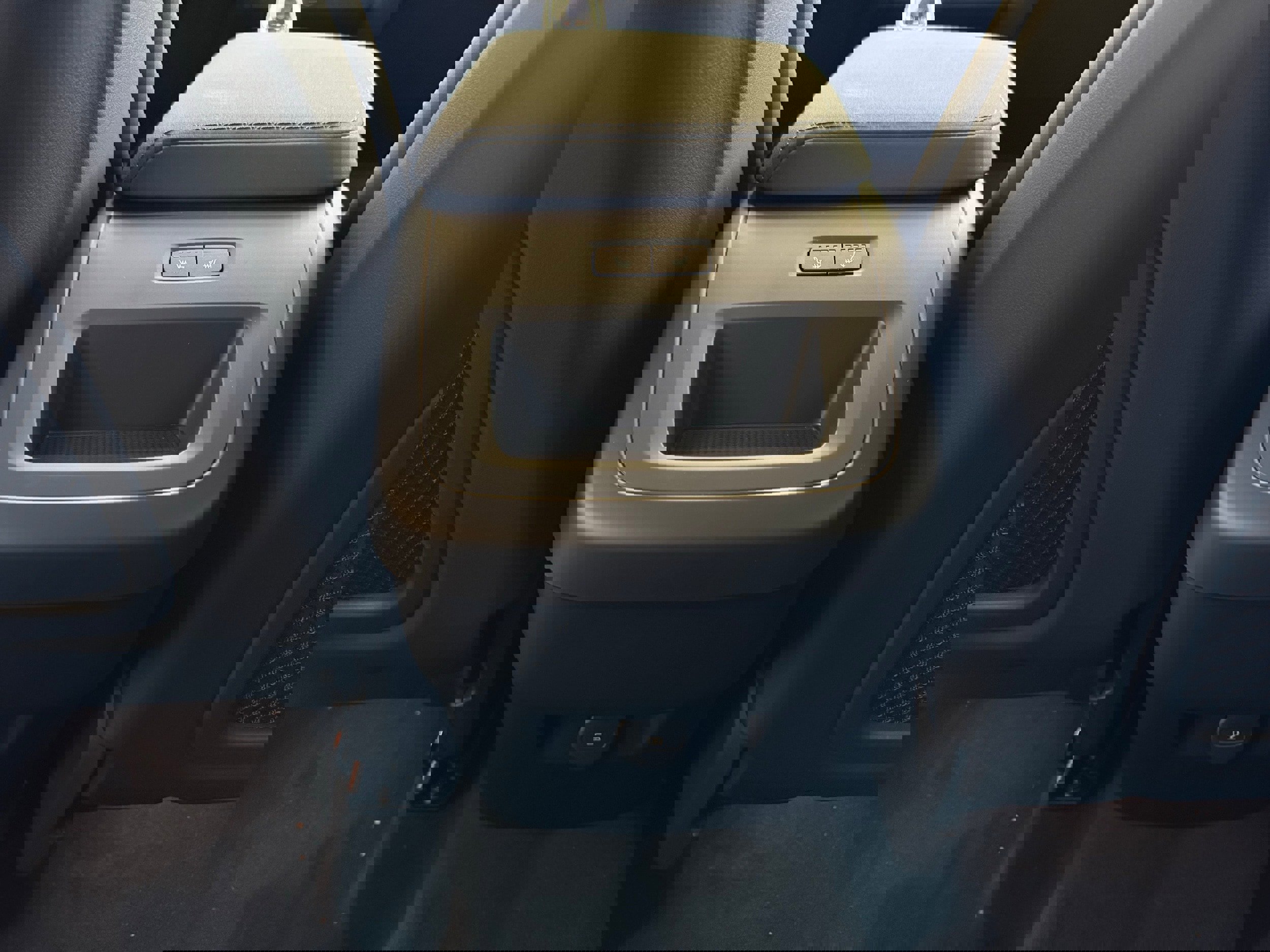 New 2026 Volvo XC60 B5 Plus w/ Protection Package Premier image 28