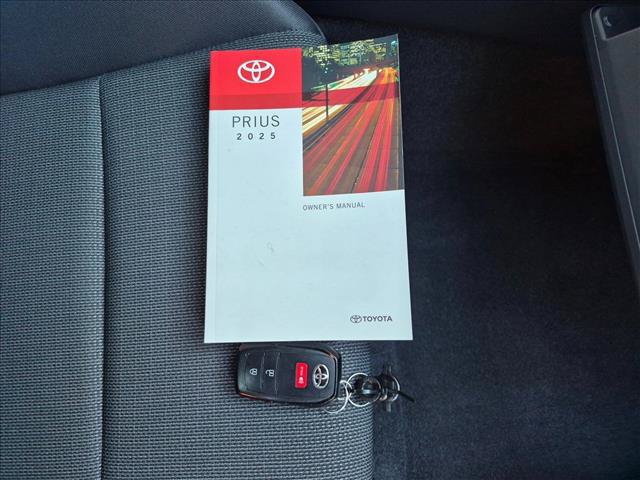 Used 2025 Toyota Prius LE FWD image 22