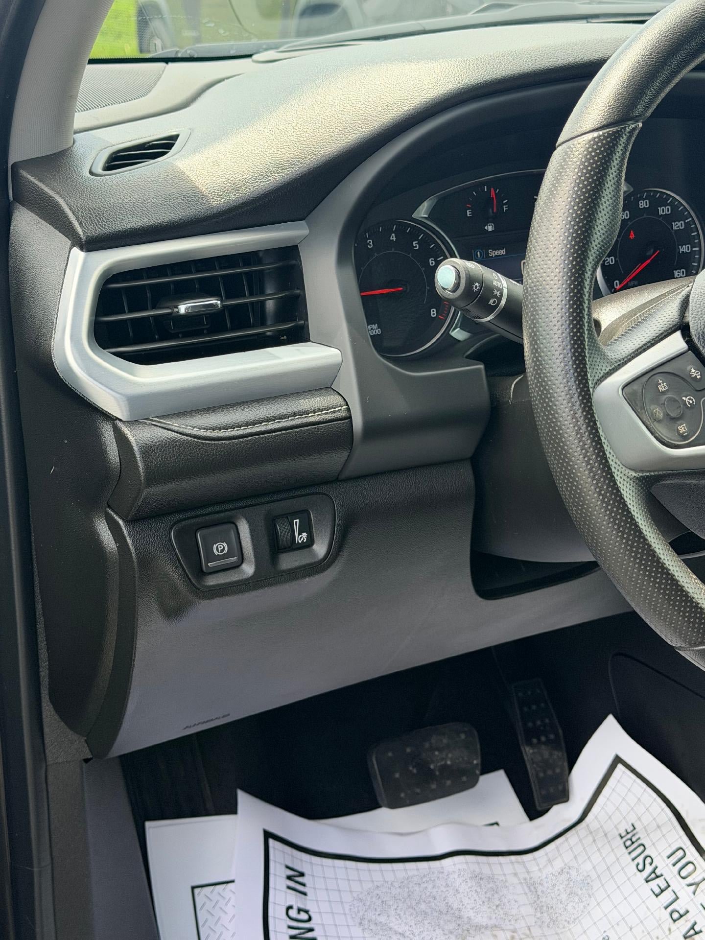 Used 2021 GMC Acadia SLE w/ Driver Convenience Package FWD image 15