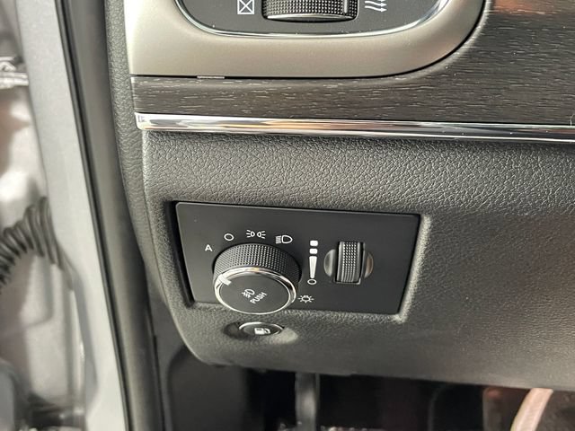 Used 2018 Jeep Grand Cherokee Limited AWD/4WD image 15