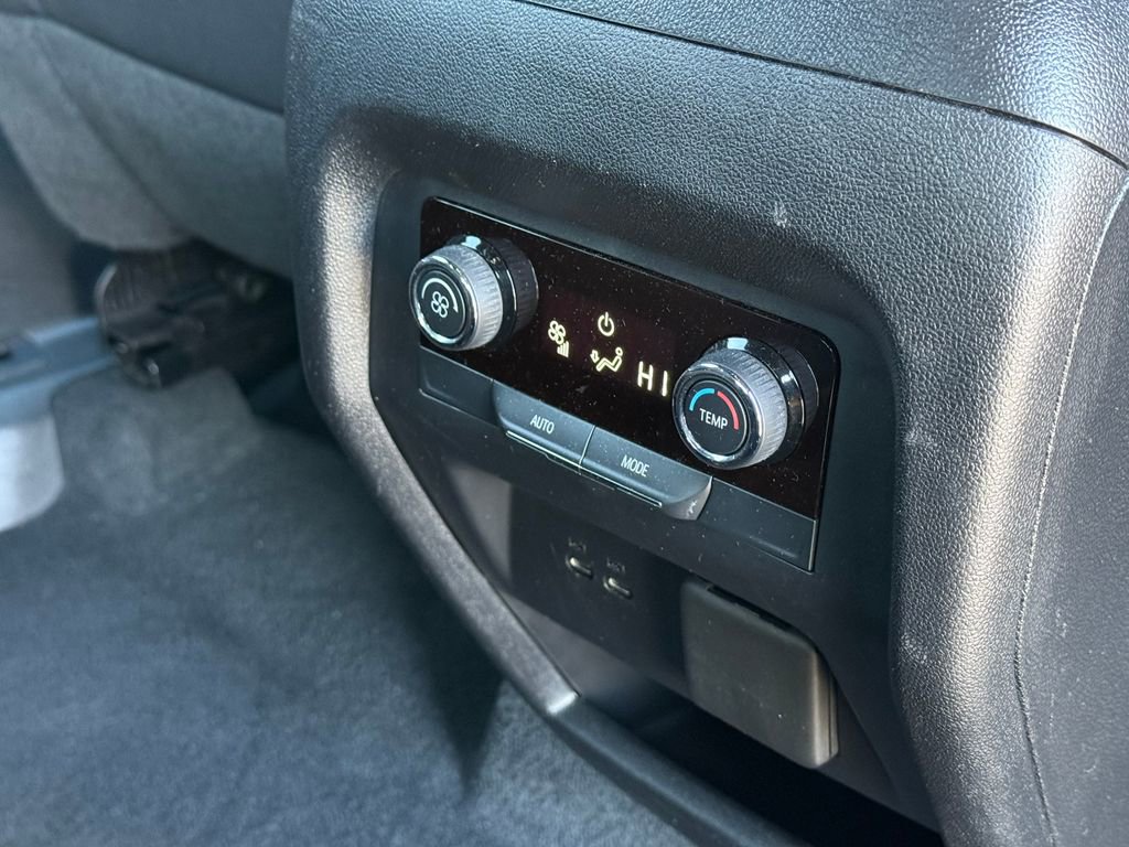 Used 2024 Chevrolet Traverse LT image 12