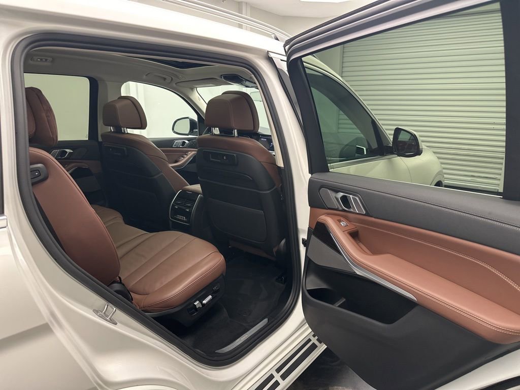 Used 2020 BMW X7 xDrive40i w/ Luxury Seating Package image 7