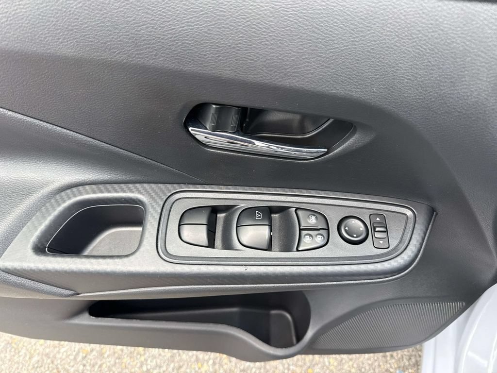 Used 2025 Nissan Versa SV w/ Trunk Package FWD image 22