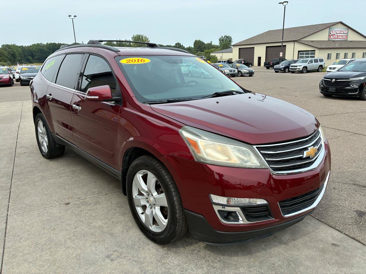 Used 2016 Chevrolet Traverse LT w/ Style and Technology Package FWD image 3