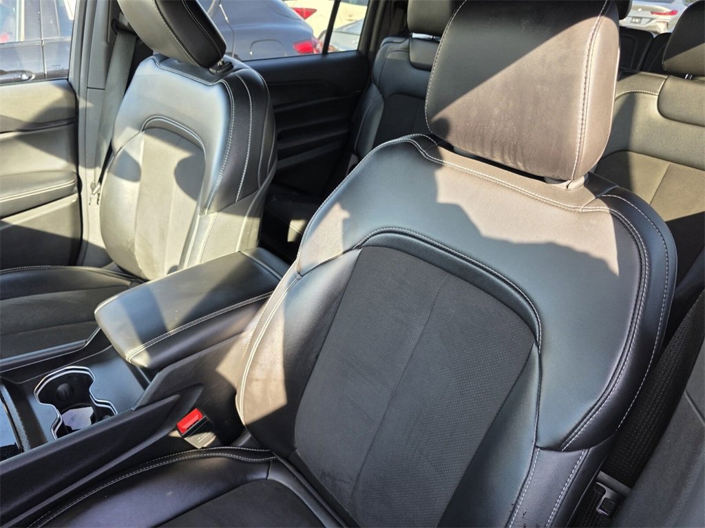 Used 2024 Jeep Grand Cherokee L Laredo image 11