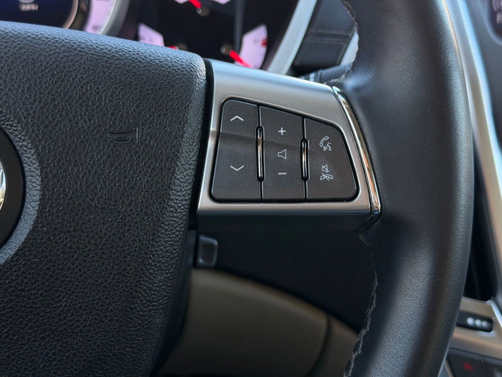 Used 2011 Cadillac SRX Luxury image 23