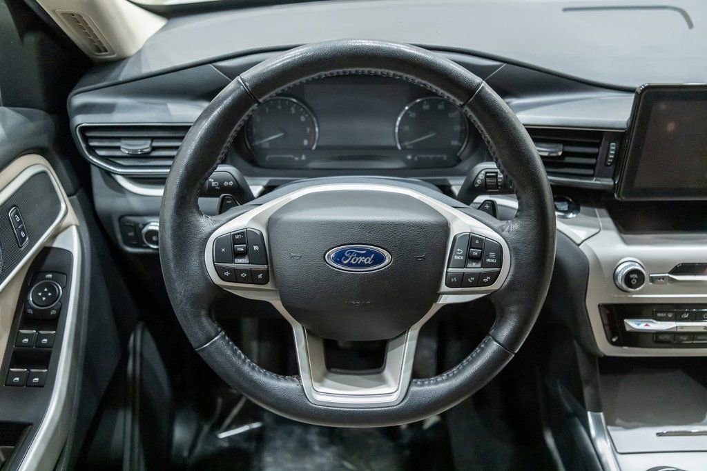 Used 2021 Ford Explorer XLT w/ Equipment Group 202A image 16