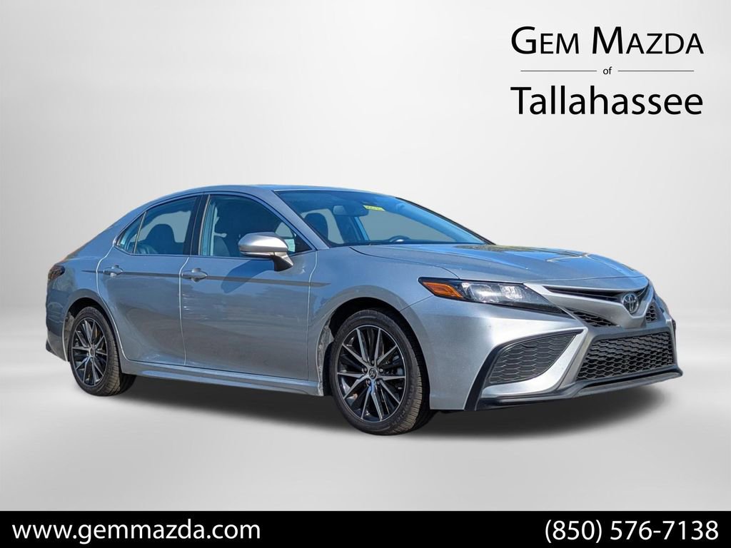 Used 2023 Toyota Camry SE w/ Cold Weather Package AWD/4WD image 1
