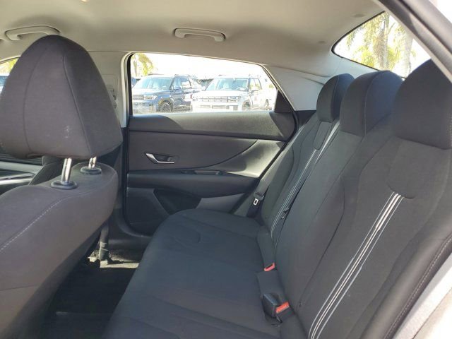 Certified 2022 Hyundai Elantra SEL w/ Winter Weather Package image 10