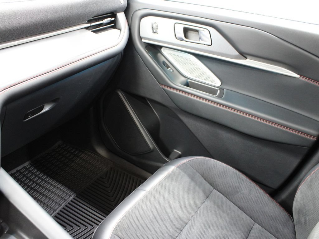Used 2025 Ford Explorer ST AWD/4WD image 36
