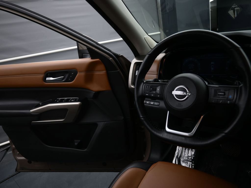 Used 2024 Nissan Pathfinder Platinum w/ Cargo Package image 23