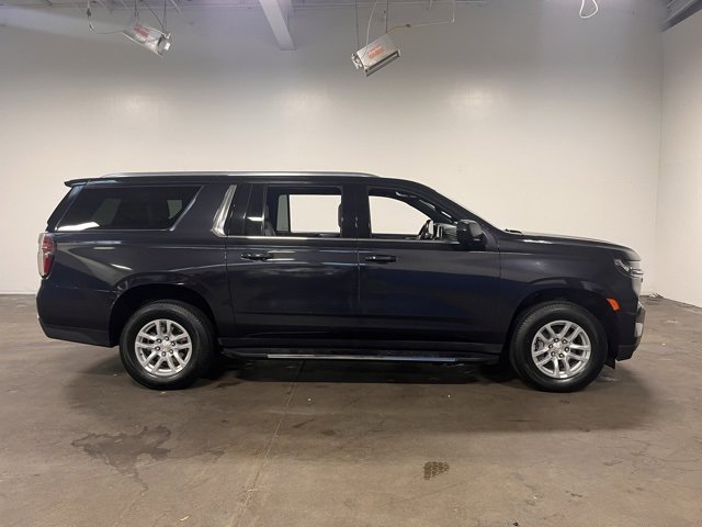 Used 2023 Chevrolet Suburban LT image 2