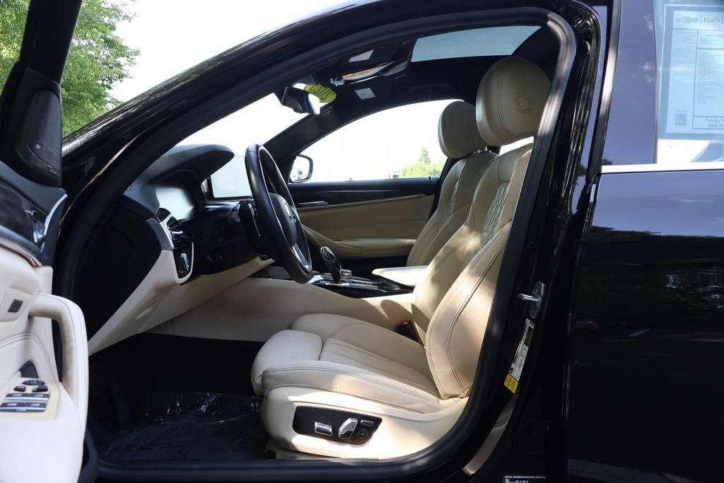 Used 2023 BMW 530i w/ Premium Package RWD image 33