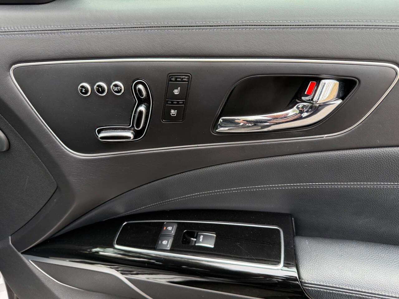 Used 2015 Kia K900 Premium w/ Interior Highline Package image 26