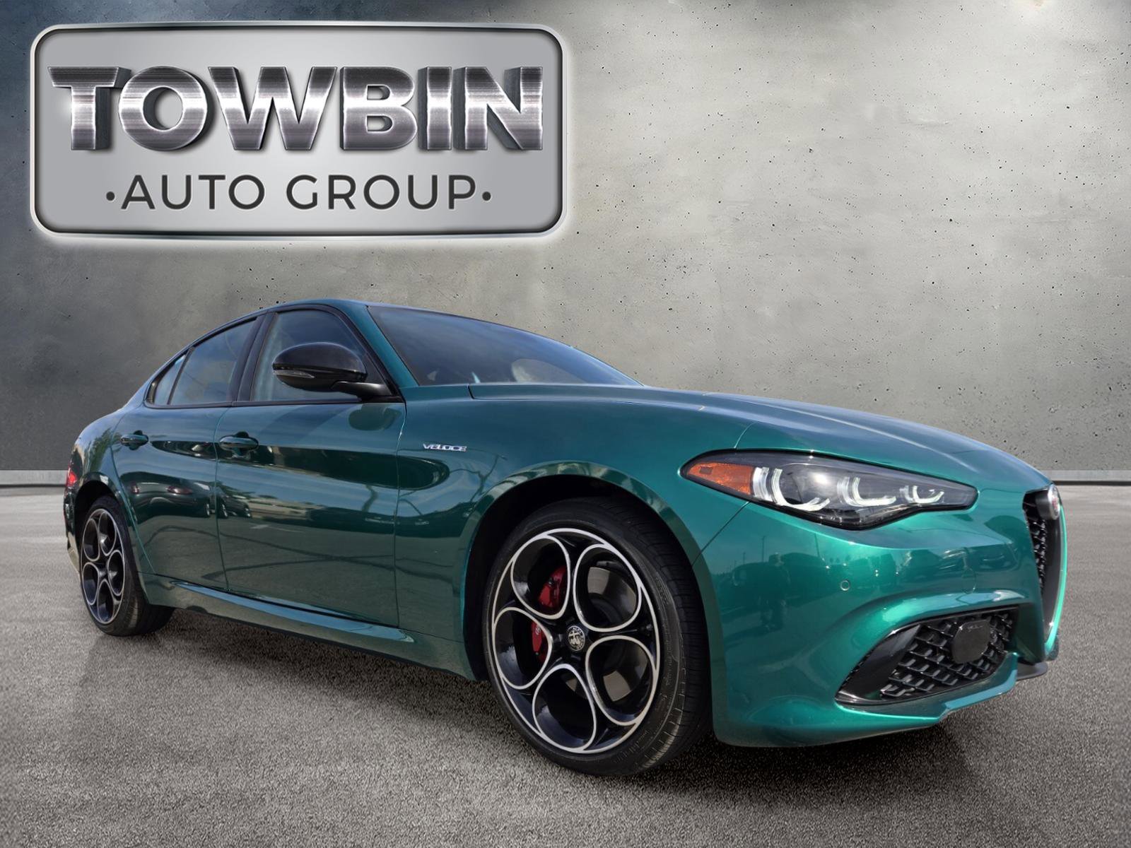 Used 2025 Alfa Romeo Giulia AWD image 2