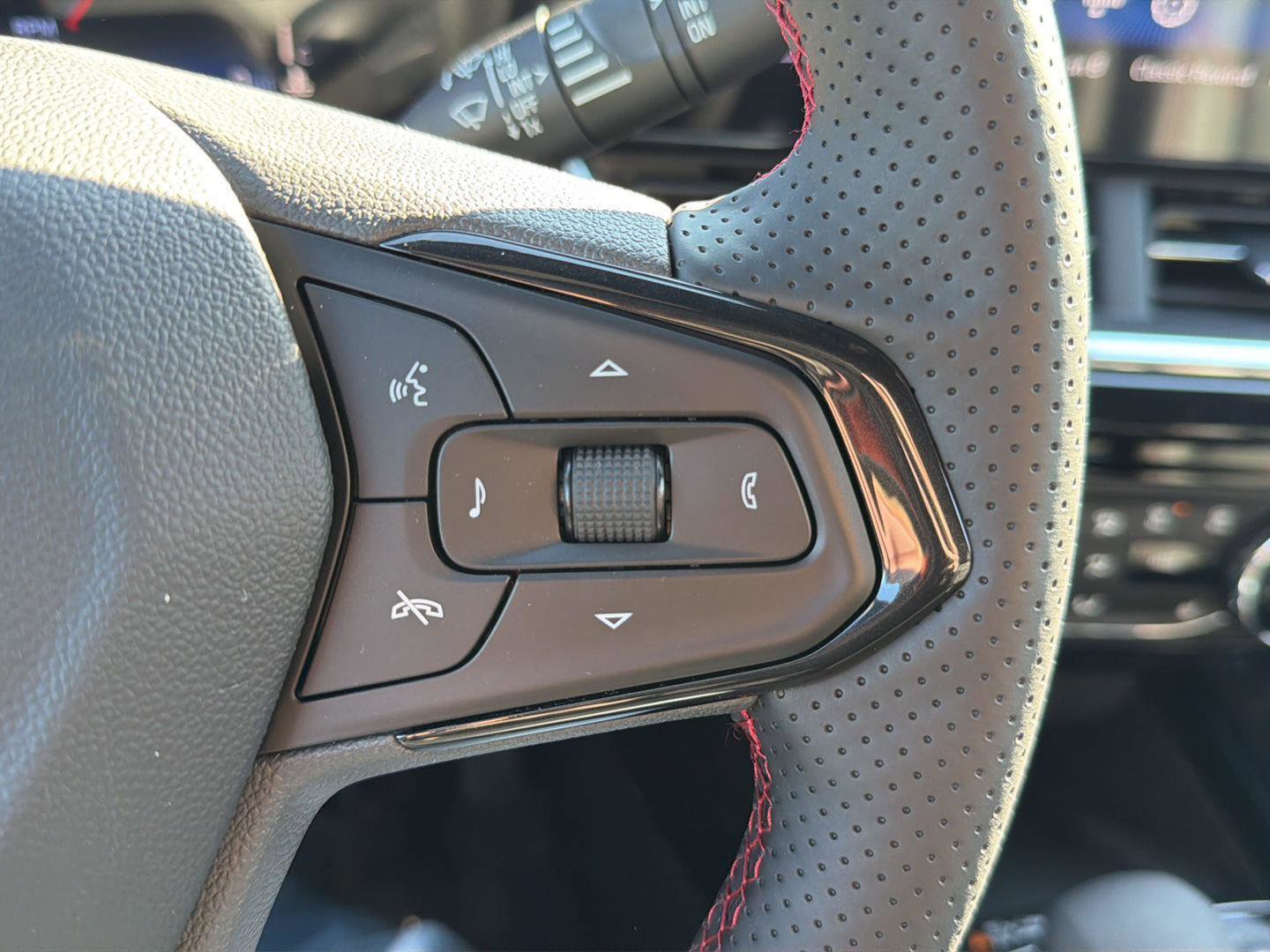 New 2026 Chevrolet Trax RS w/ Sunroof Package image 21