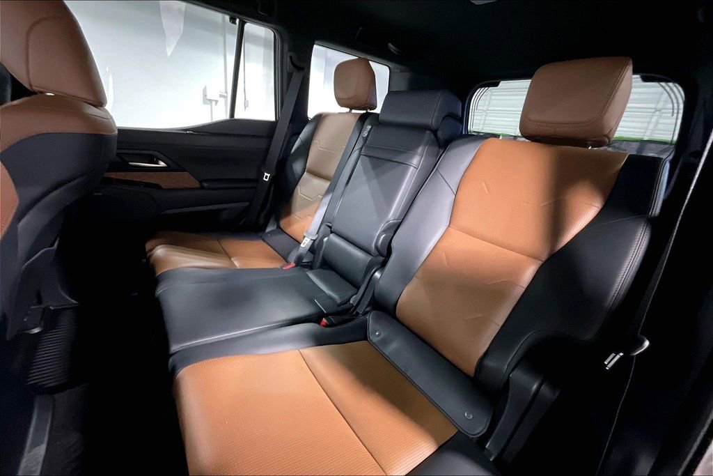 Used 2024 Lexus GX 550 w/ Accessory Package (Z1) image 35