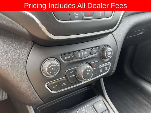 Used 2021 Jeep Cherokee Latitude Plus AWD/4WD image 31