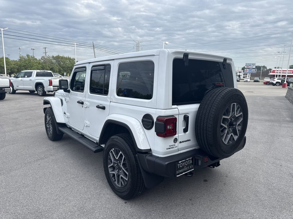 Used 2025 Jeep Wrangler Unlimited Sahara AWD/4WD image 5