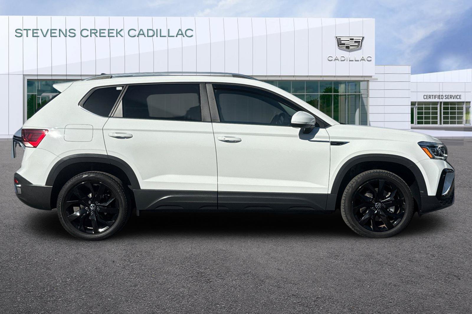 Used 2022 Volkswagen Taos SEL w/ Panoramic Sunroof Package FWD image 2