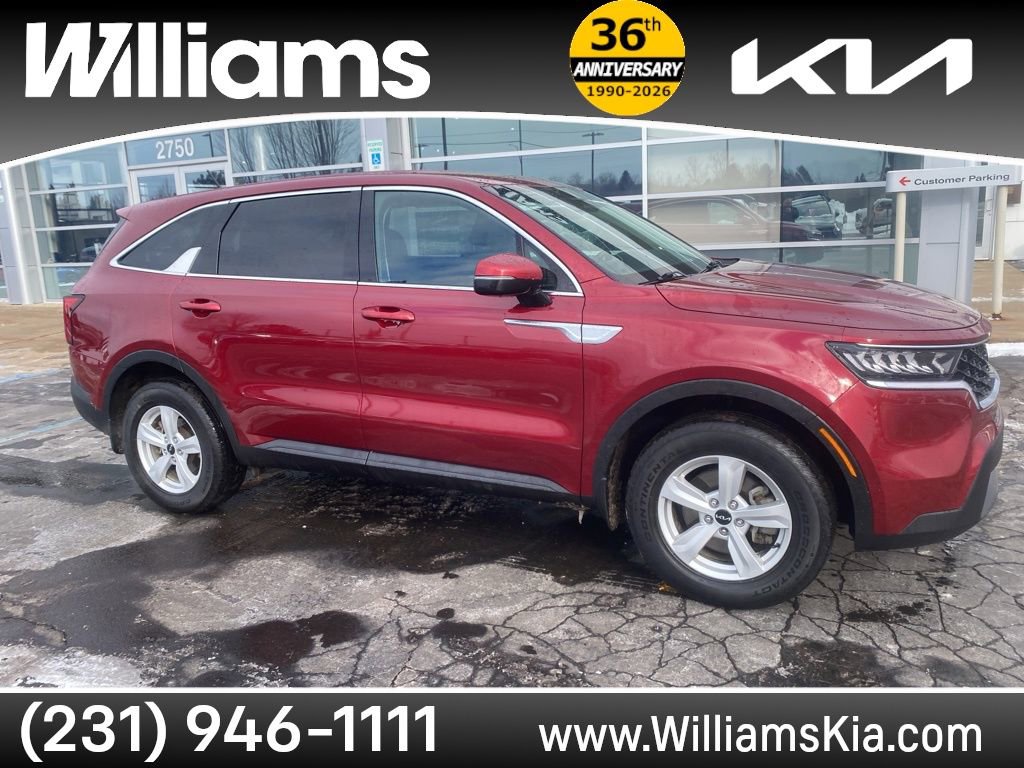 Used 2022 Kia Sorento LX image 2
