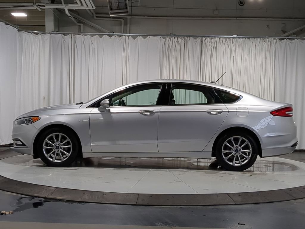 Used 2017 Ford Fusion SE w/ Fusion SE Technology Package image 14