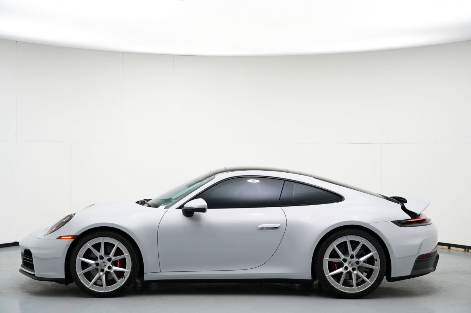 Used 2025 Porsche 911 Carrera RWD image 43