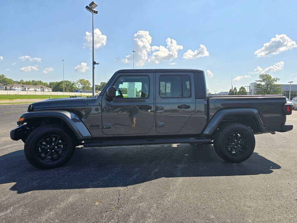 Used 2023 Jeep Gladiator Sport AWD/4WD image 11